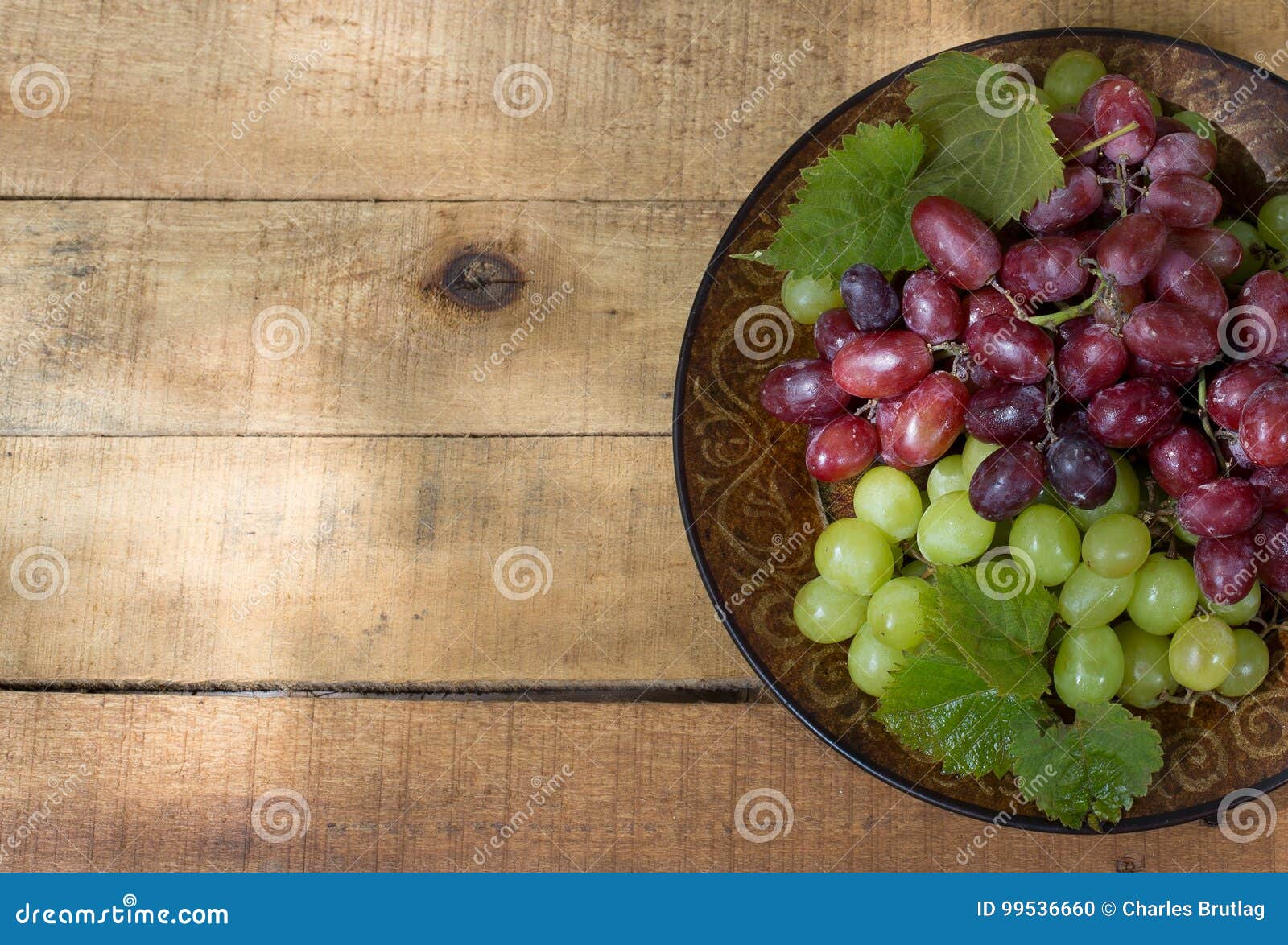 Plate of Red and White Grapes Stock Photo - Image of natural, table ...