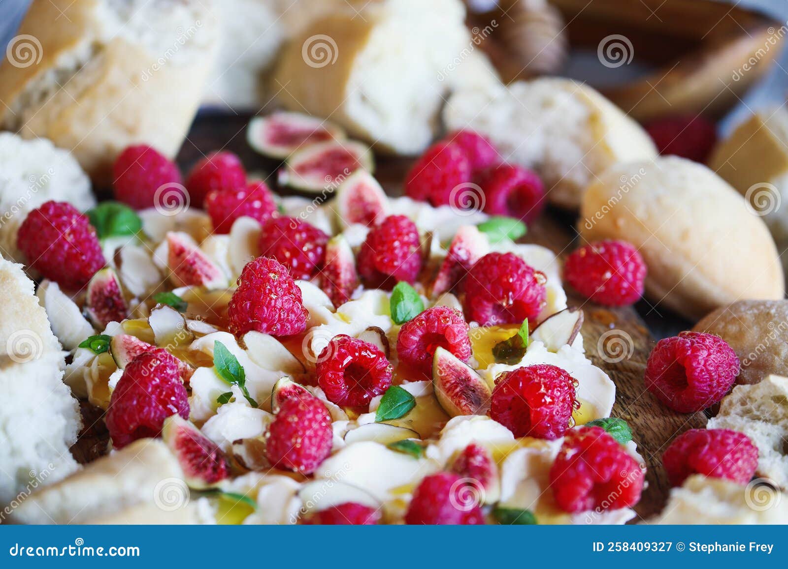 Plateau de gateaux aux amandes et miel 