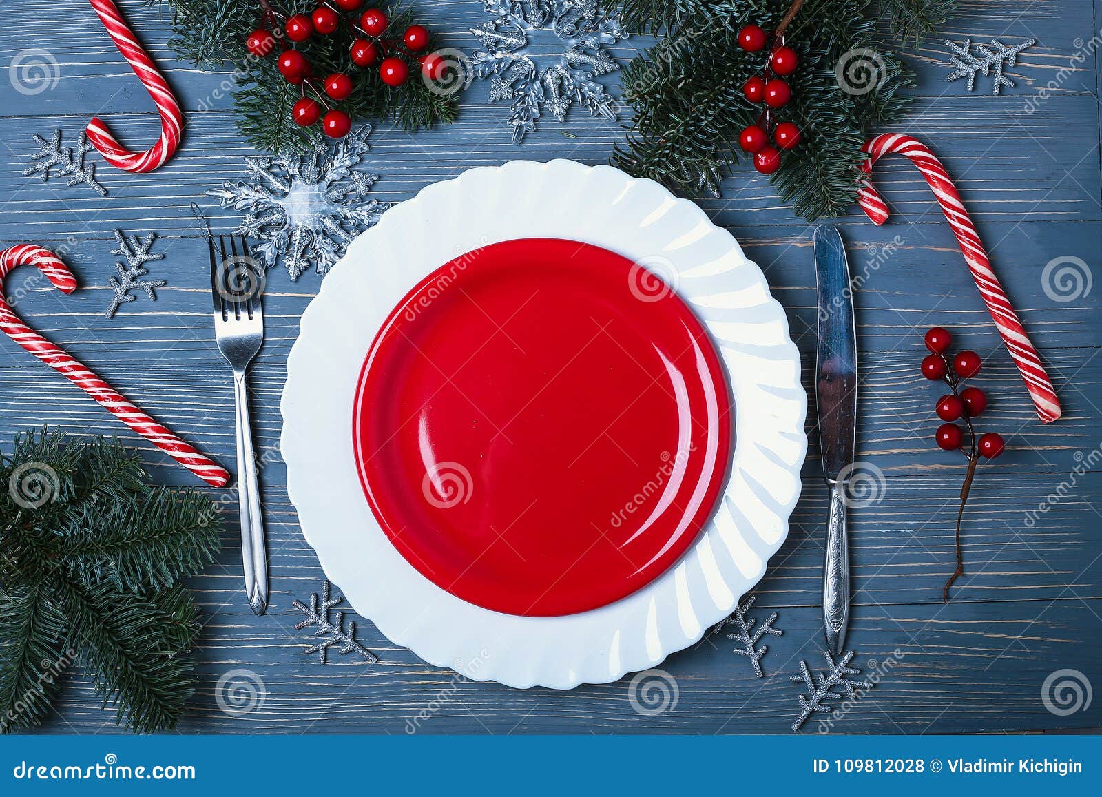 Plates and Dishes for the Christmas Table. Festive Table Setting Stock ...