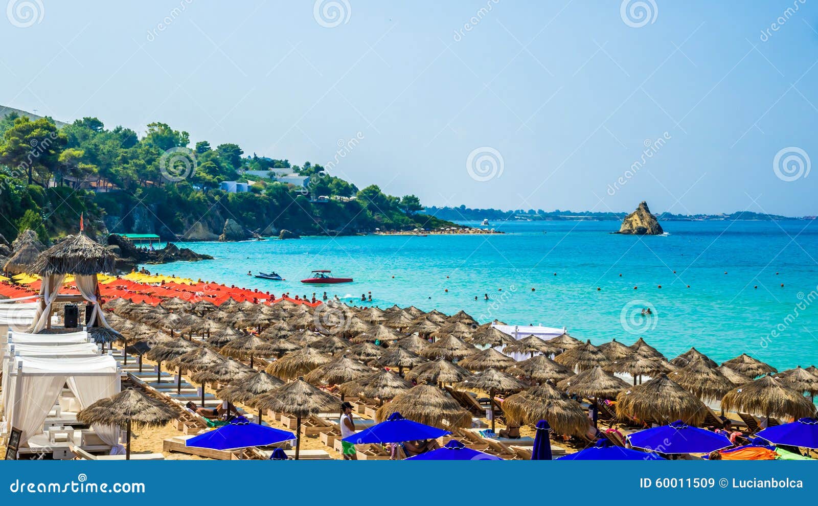 Platis Gialos und Makris Gialos setzen, Kefalonia-Insel, Griechenland auf den Strand. Großartige Ansicht über die Strände von Platis Gialos und von Makris Gialos nahe Lassi, Argostoli