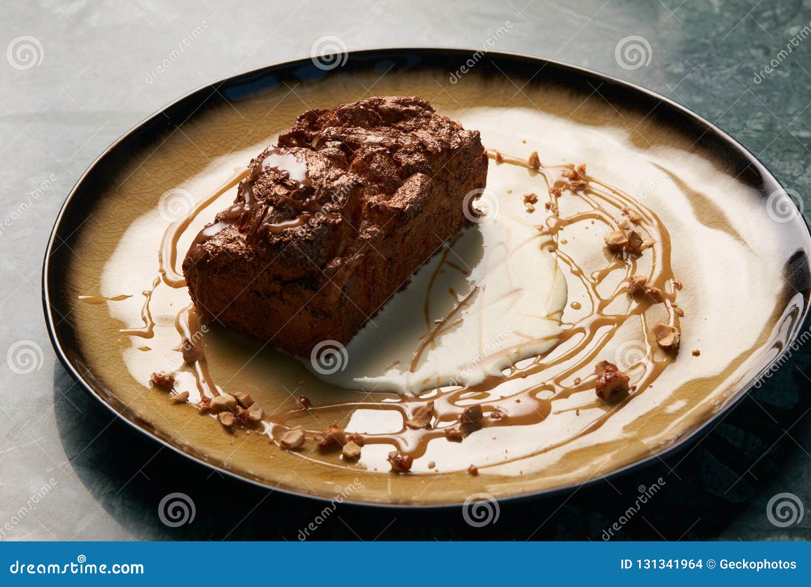 Platte Mit Nachtisch, Schokoladenfondant-Lavakuchen Mit Vanillepudding ...