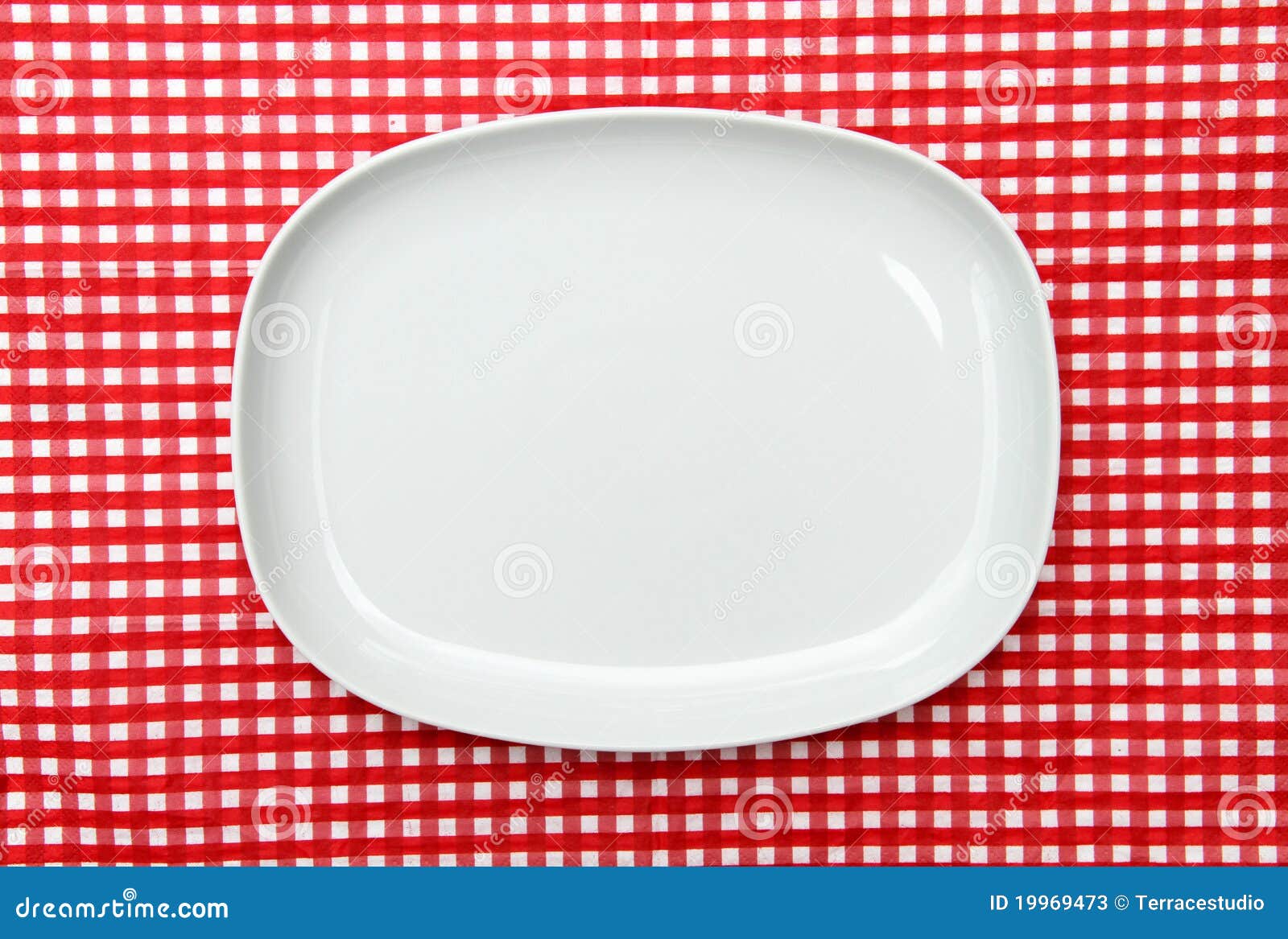 Platter πιάτων εξυπηρετώντας λε&. Platter πιάτων ανασκόπησης ελεγμένο κόκκινο εξυπηρετώντας λευκό