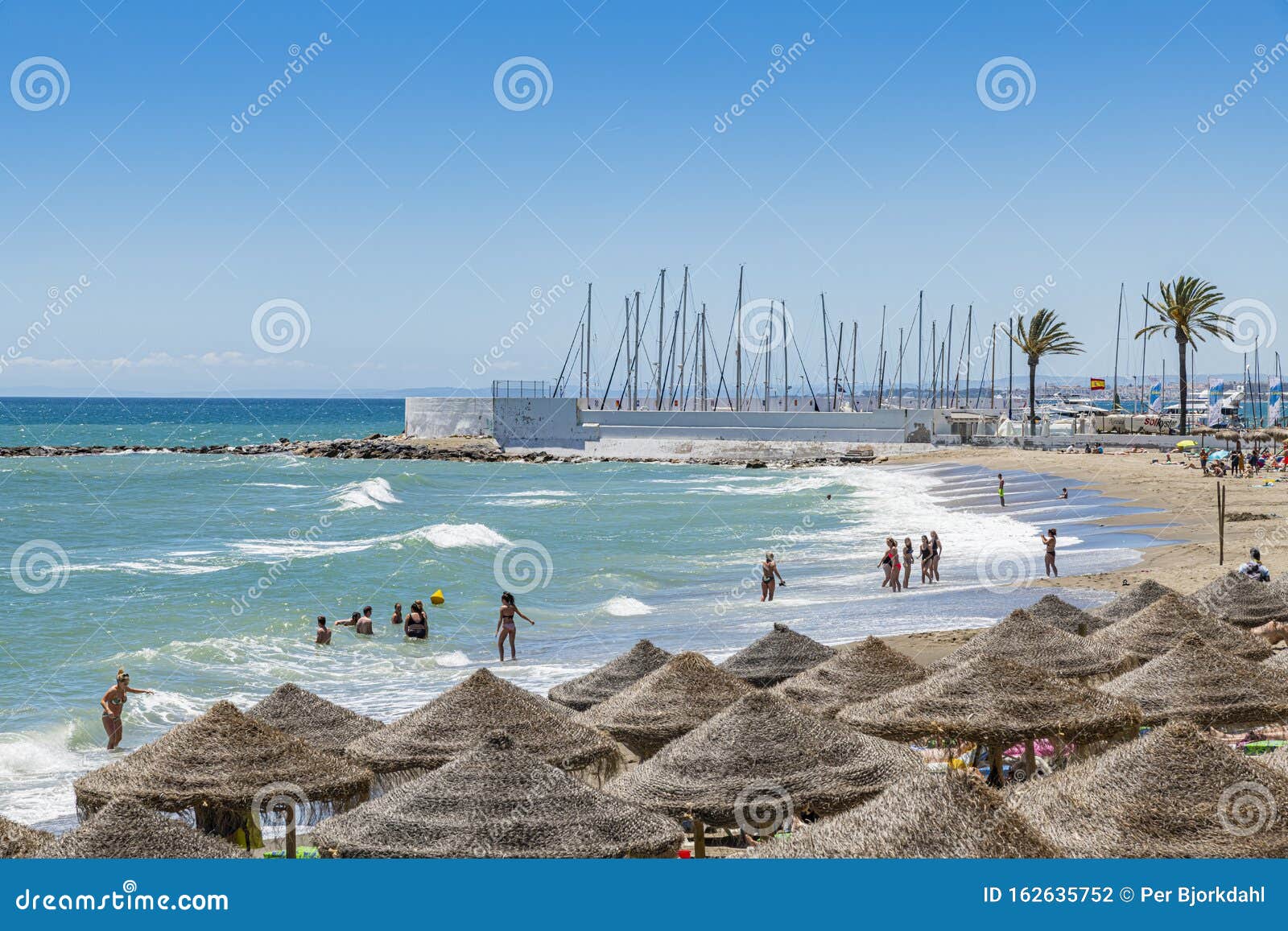 puntada textura Definitivo Playa Con Gente Bañándose En Marbella España Fotografía editorial - Imagen de beachfront, costa: 162635752 puntada textura Definitivo Playa Con Gente Bañándose En Marbella España Fotografía editorial - Imagen de beachfront, costa: 162635752