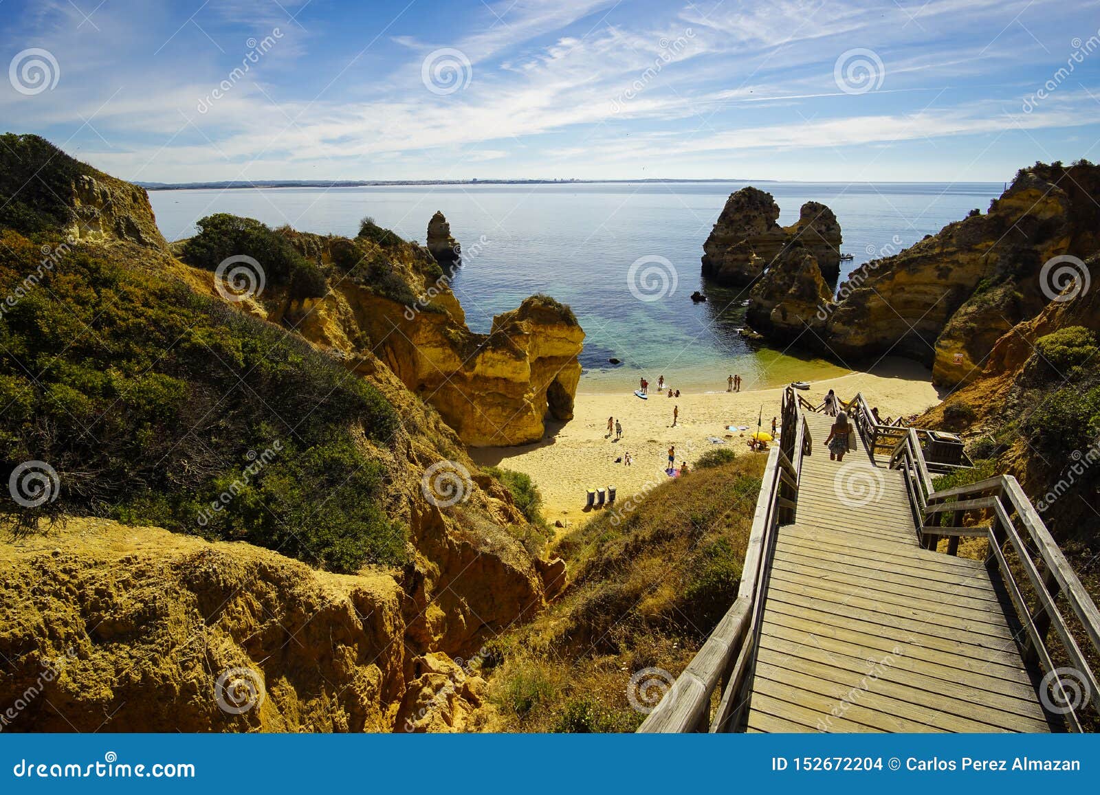 escaleras hacia el paraÃÂ­so en lagos, algarve portugal. stairs to paradise in lagos, algarve portugal