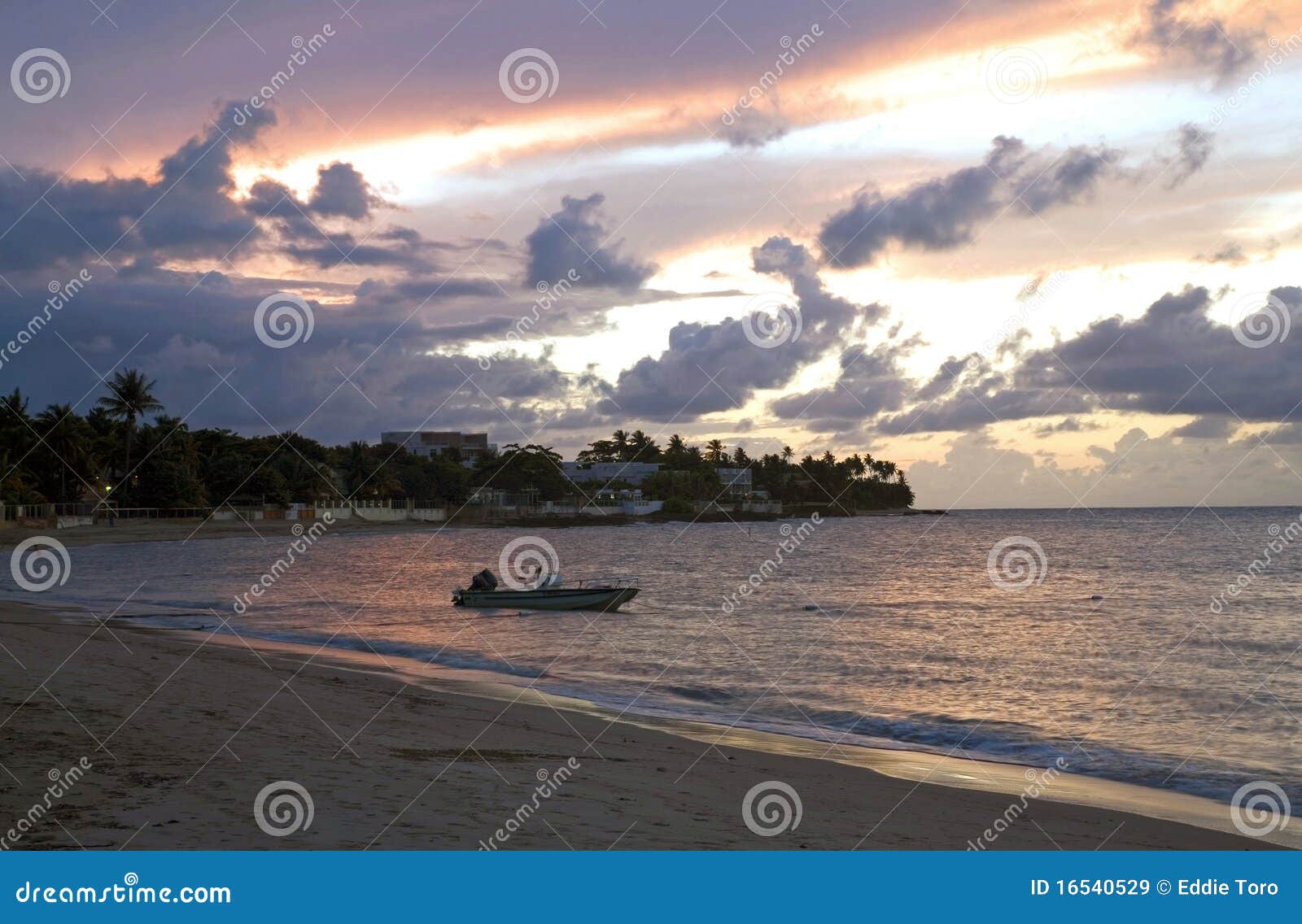 Playa Puerto Rico De Dorado Imagen de archivo Imagen de noche, tarde