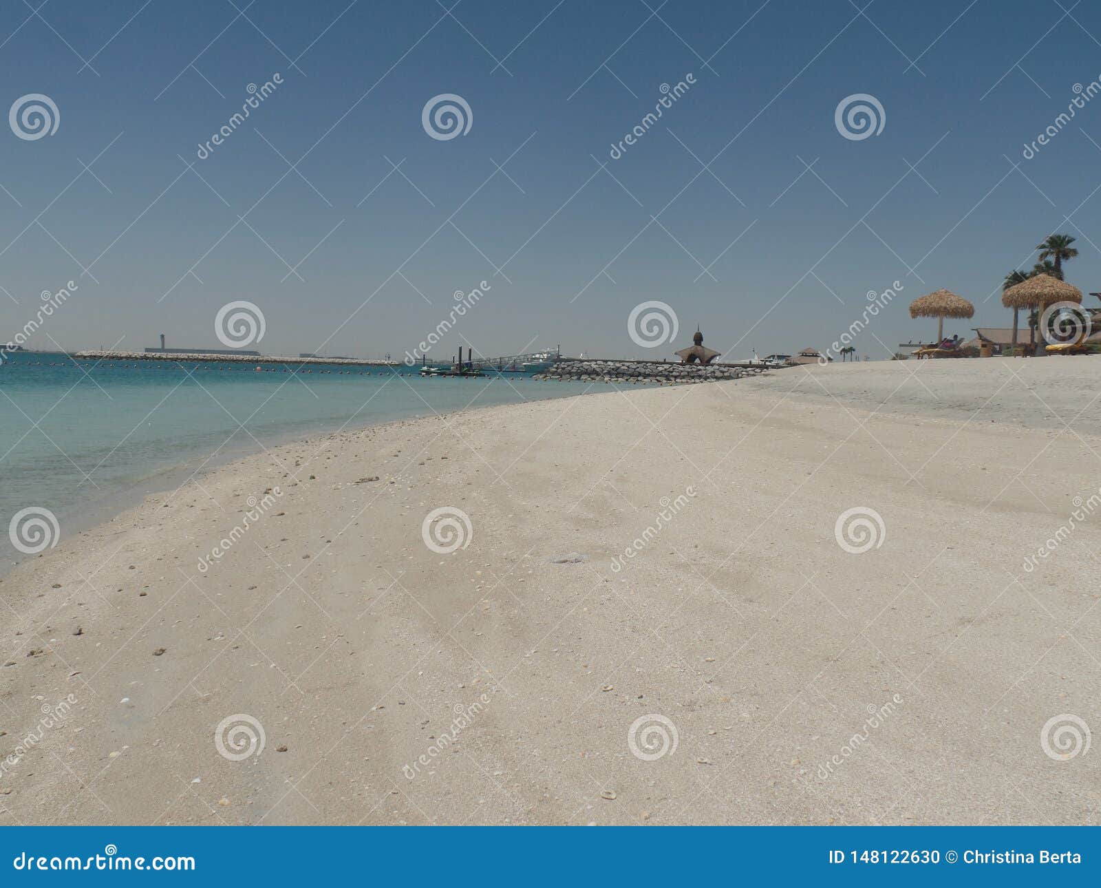 Playas Arenosas Hermosas En Un Centro Vacacional De Lujo De La Isla Foto de  archivo - Imagen de recurso, cielo: 148122630