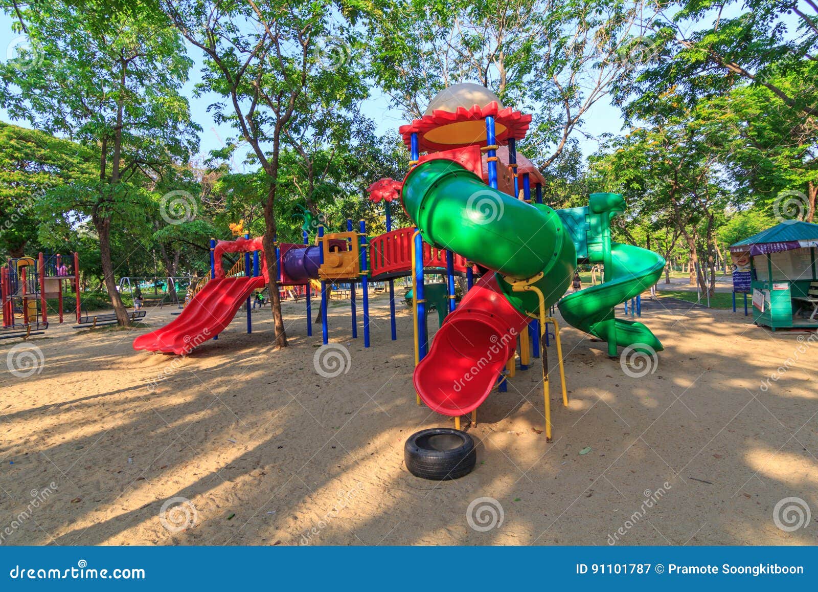 Playground. Variopinto del campo da giuoco nel parco