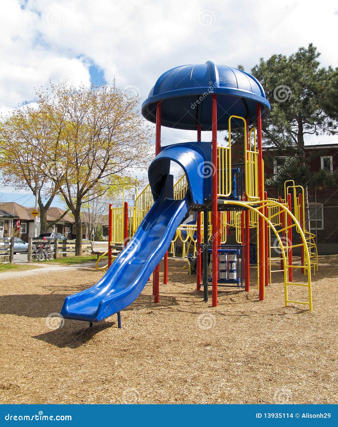 Playset in speelplaats stock foto. Image of kinderen 13935114