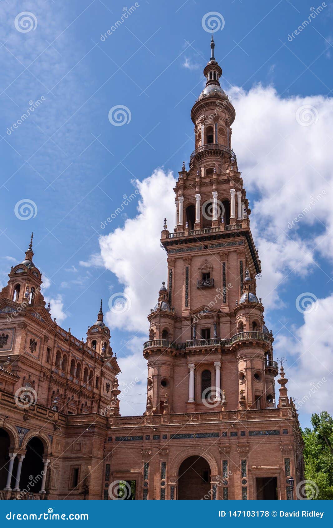 the plaza de espania is a square located in the park in seville built in 1928