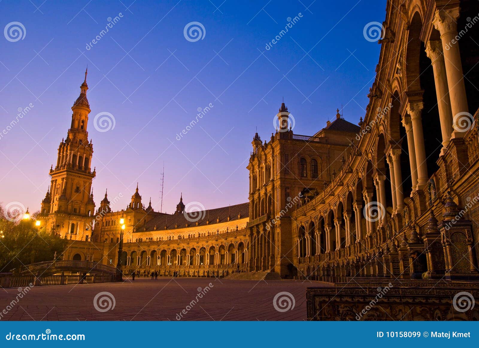 plaza de espaÃÂ±a at night