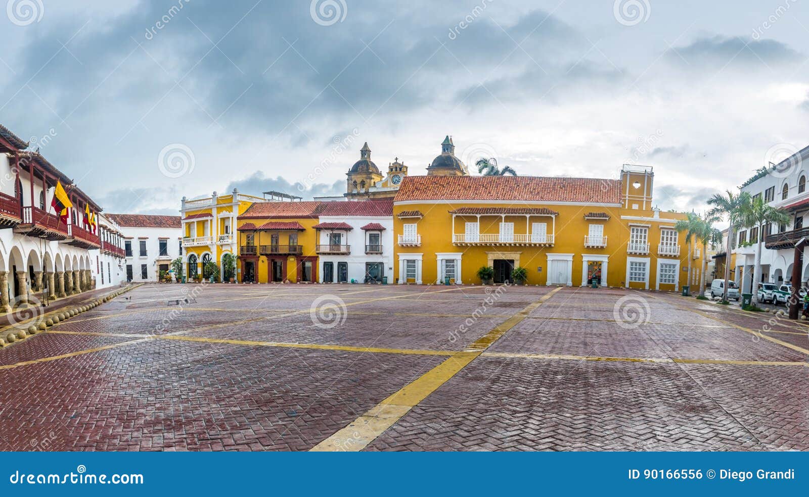 plaza de la aduana - cartagena de indias, colombia