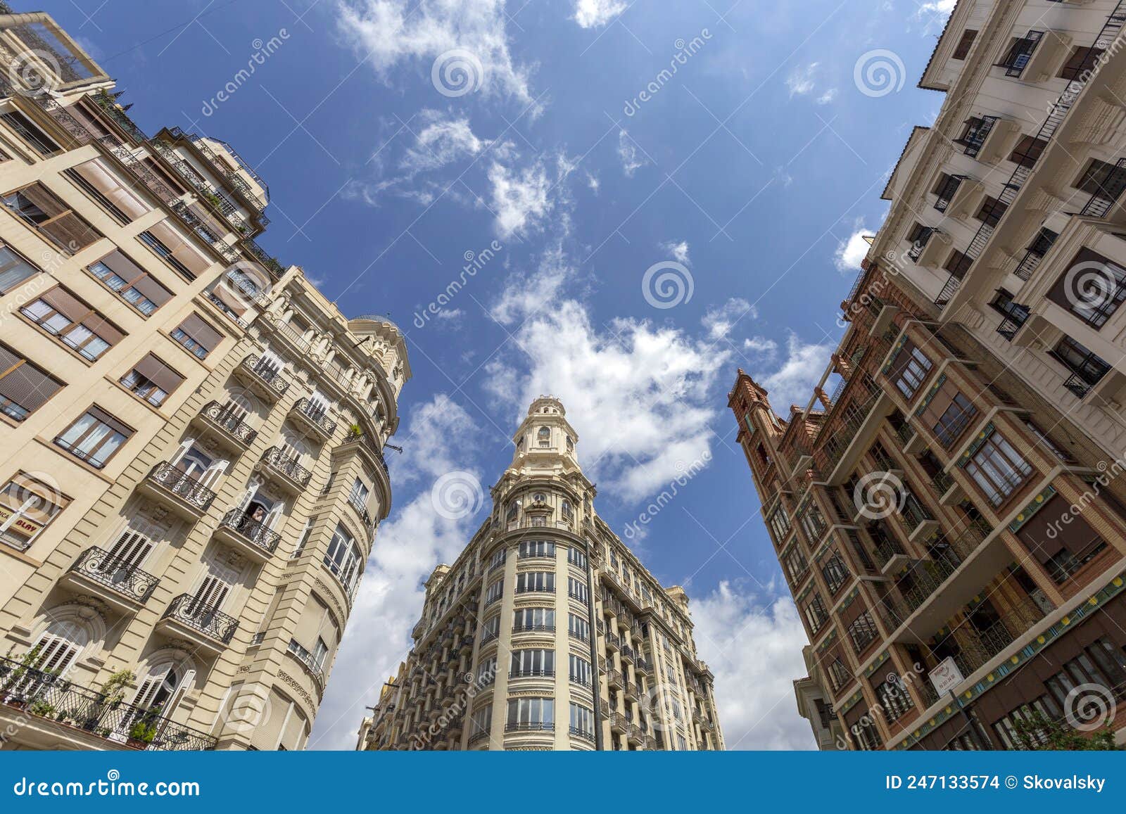 plaza del ayuntamiento city aquare in valencia