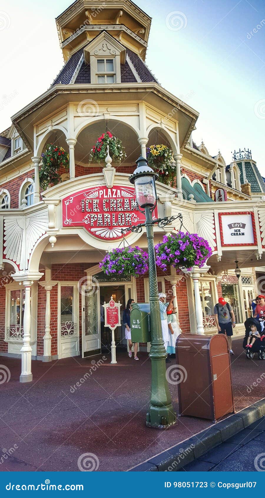 Main Street Plaza Ice Cream Parlor