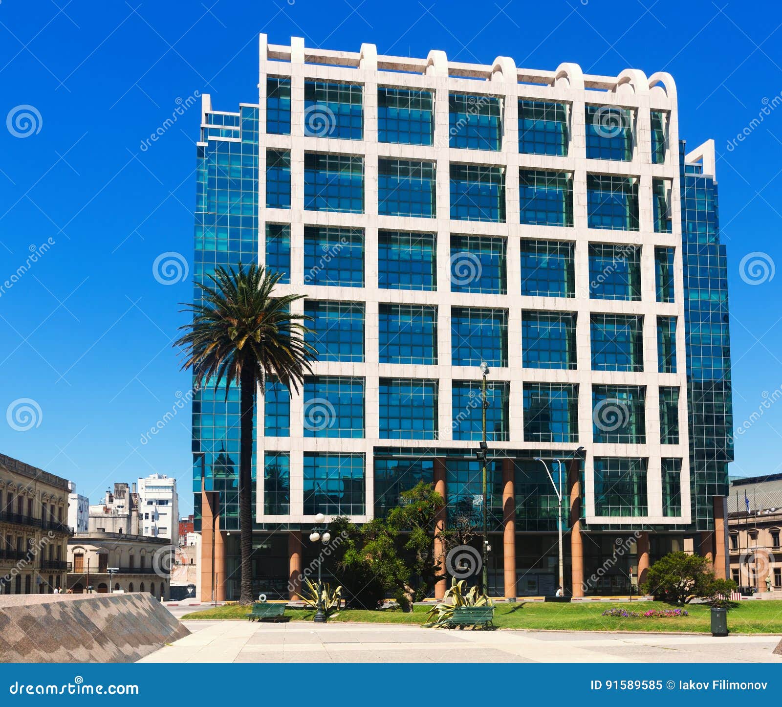 plaza independencia in montevideo