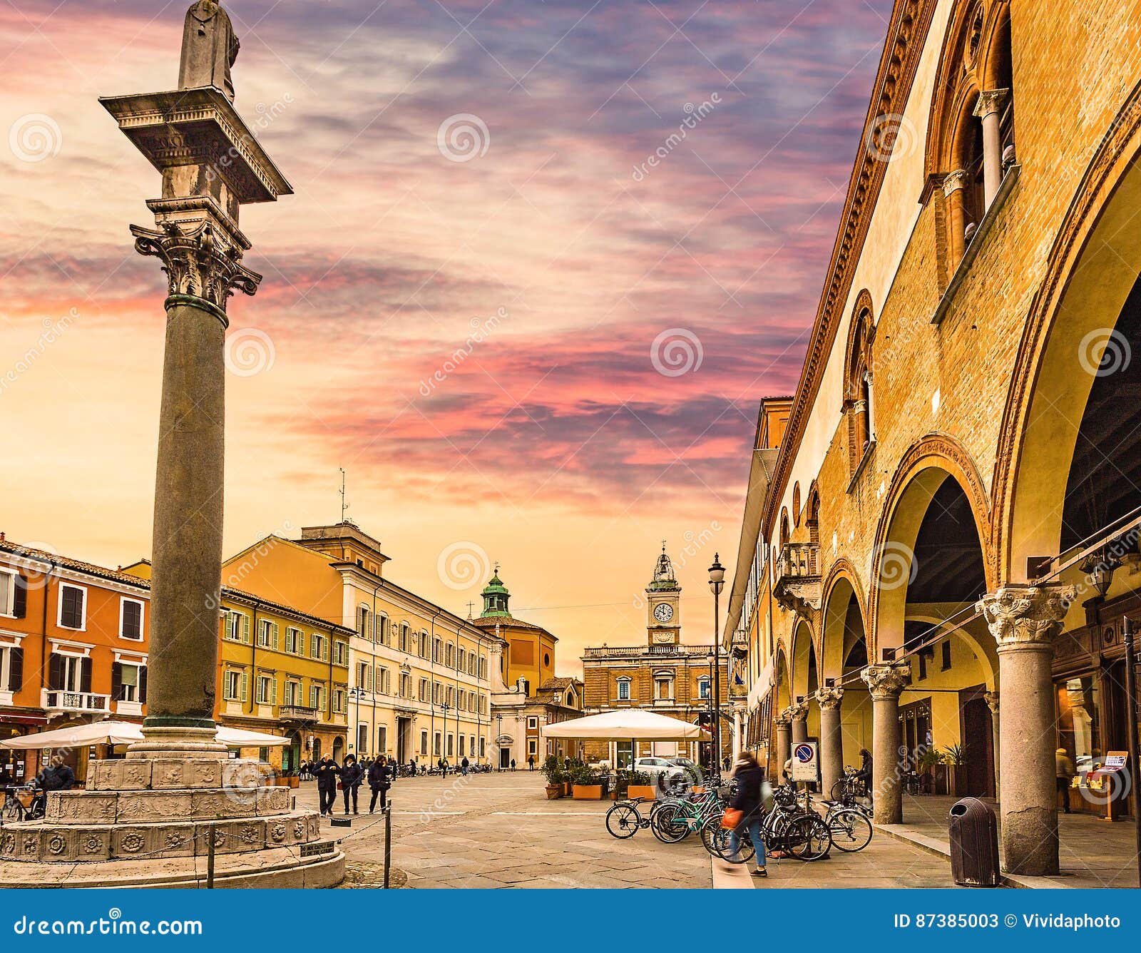Plaza Principal En Ravena En Italia Imagen de archivo - Imagen de ...