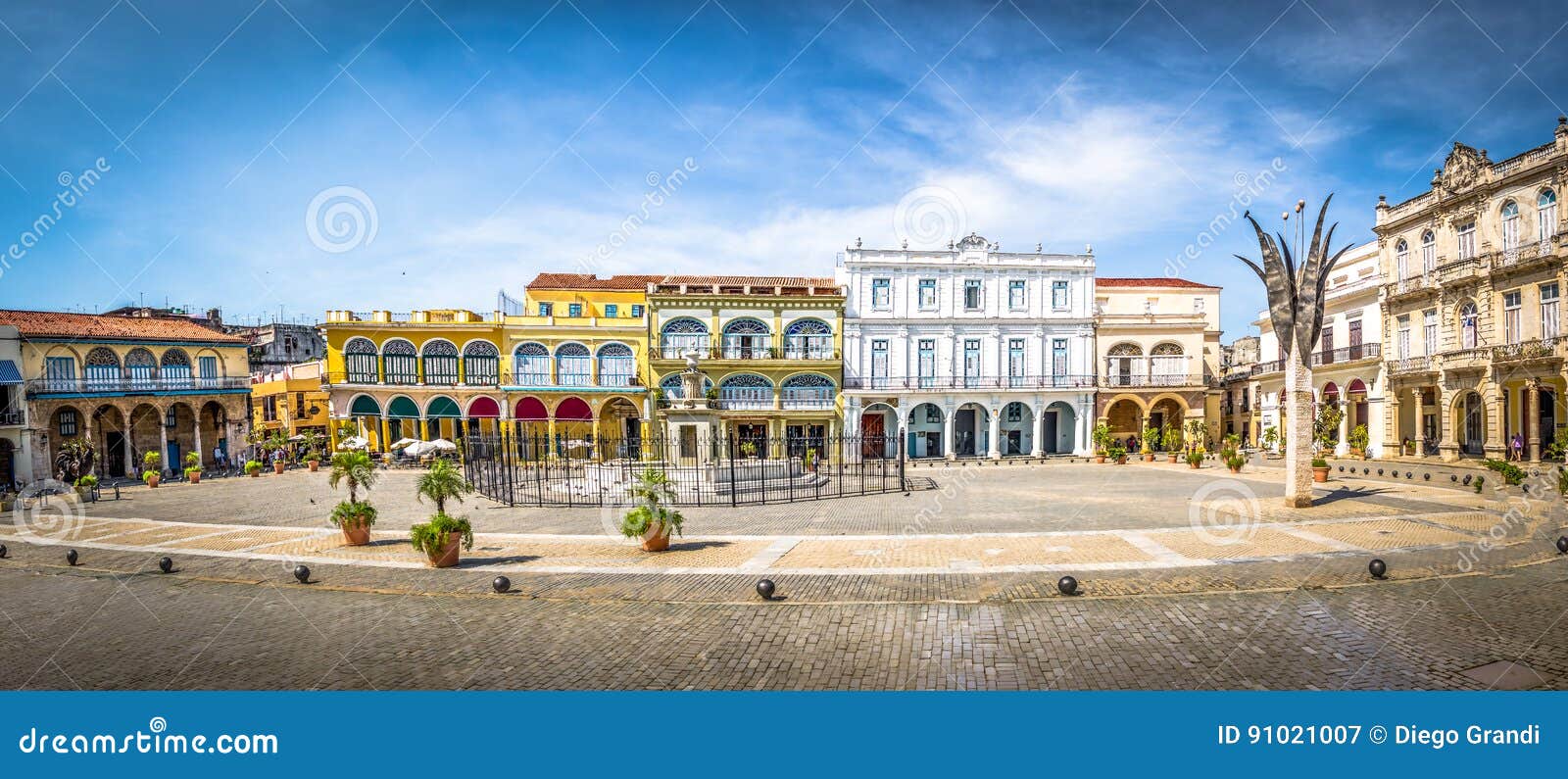 Plaza Vieja Havana, Cuba stock image. Image of city 91021007