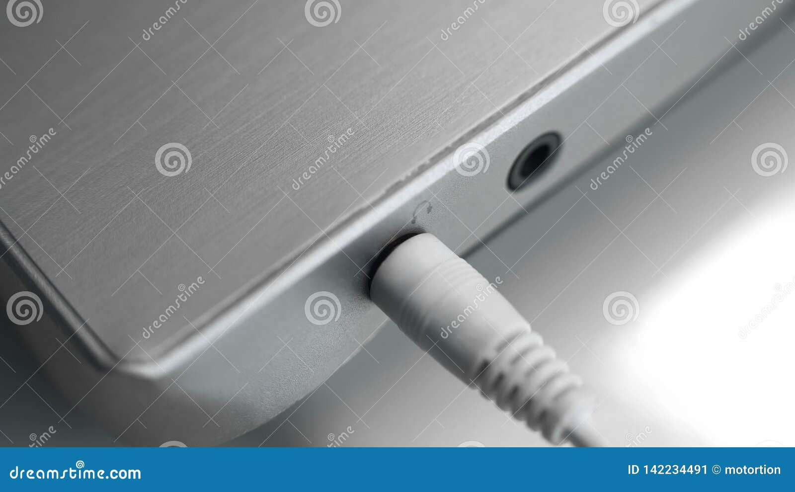 sound stops when headphones are plugged in sound stops when headphones are plugged in