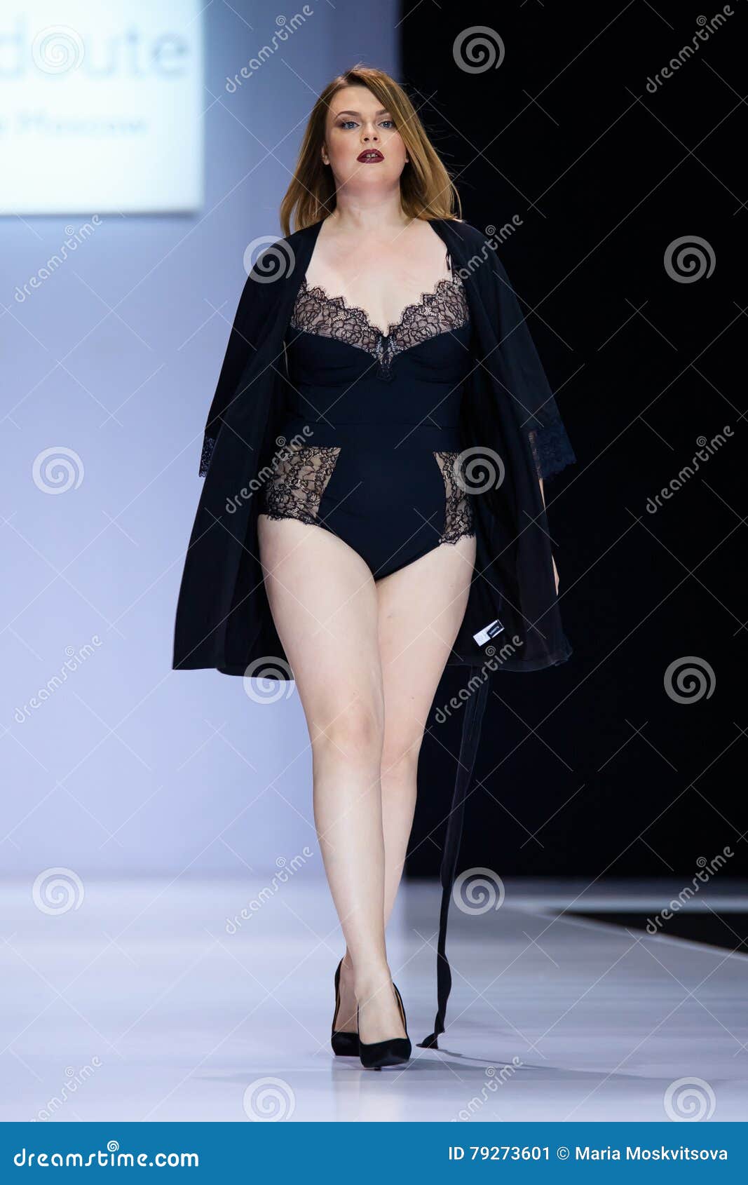 Plus Model Walk Runway for LA REDOUTE & PLUS-SIZE MOSCOW Catwalk at Spring-summer 2017 Moscow Fashion Week. - Image of industry, elegance: 79273601