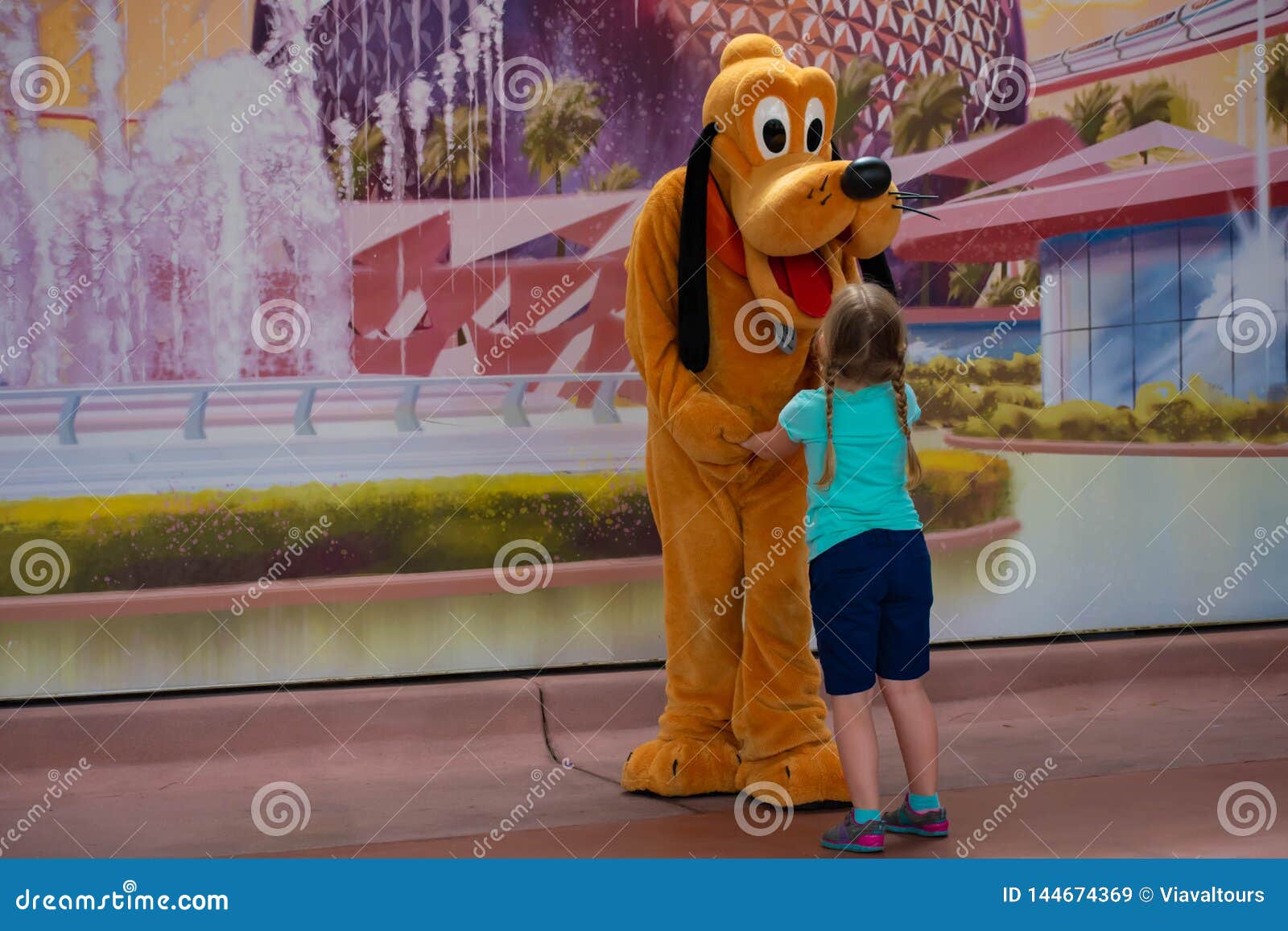 Pluto Playing with Little Girl at Epcot in Walt Disney World ...