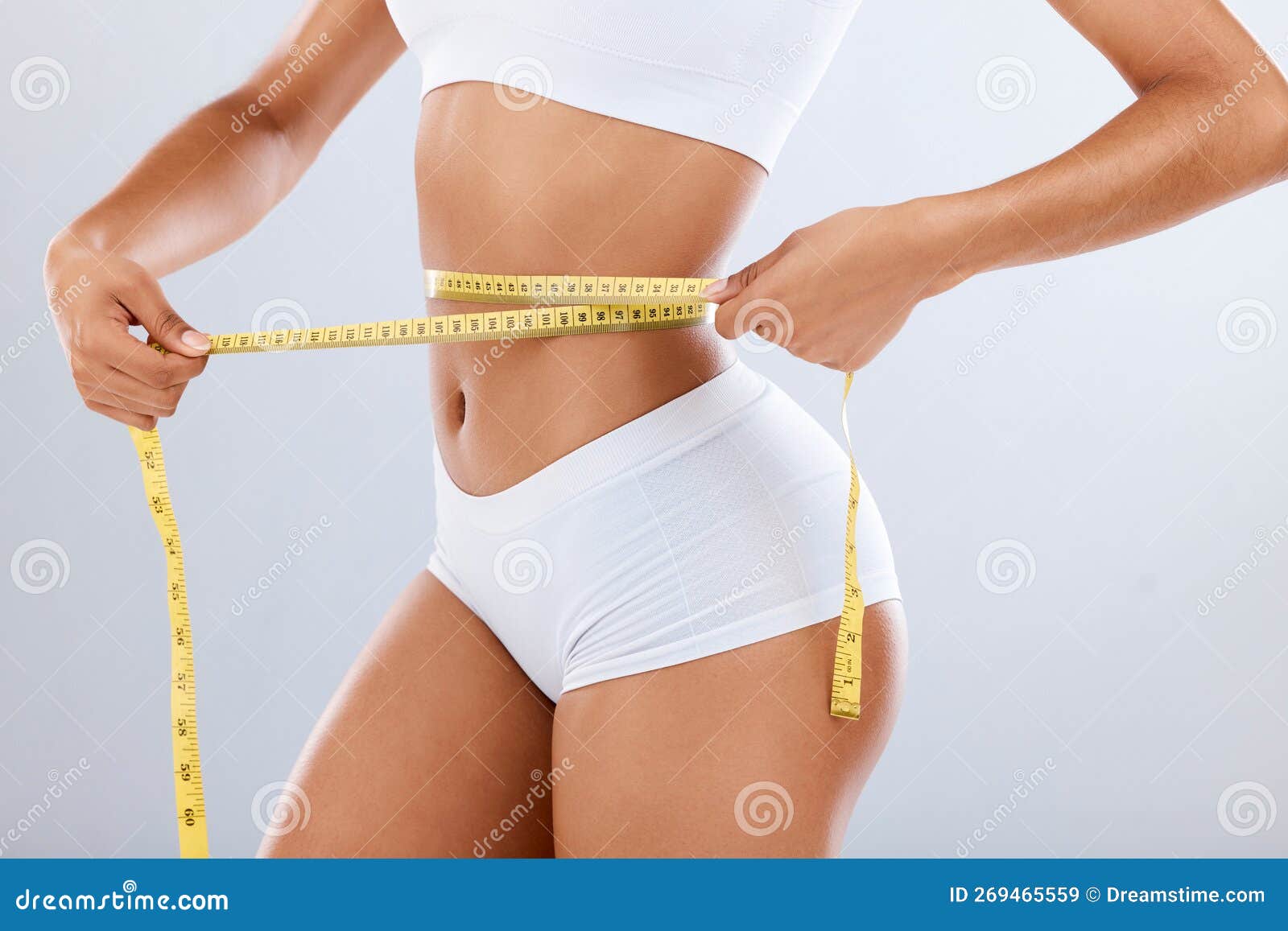 Poids Santé Et Femme Avec Ruban De Mesure Dans Un Studio Pour Son  Alimentation Exercice Ou Bien-être. Corps De Fitness Et Image stock - Image  du maigre, confiant: 269465559