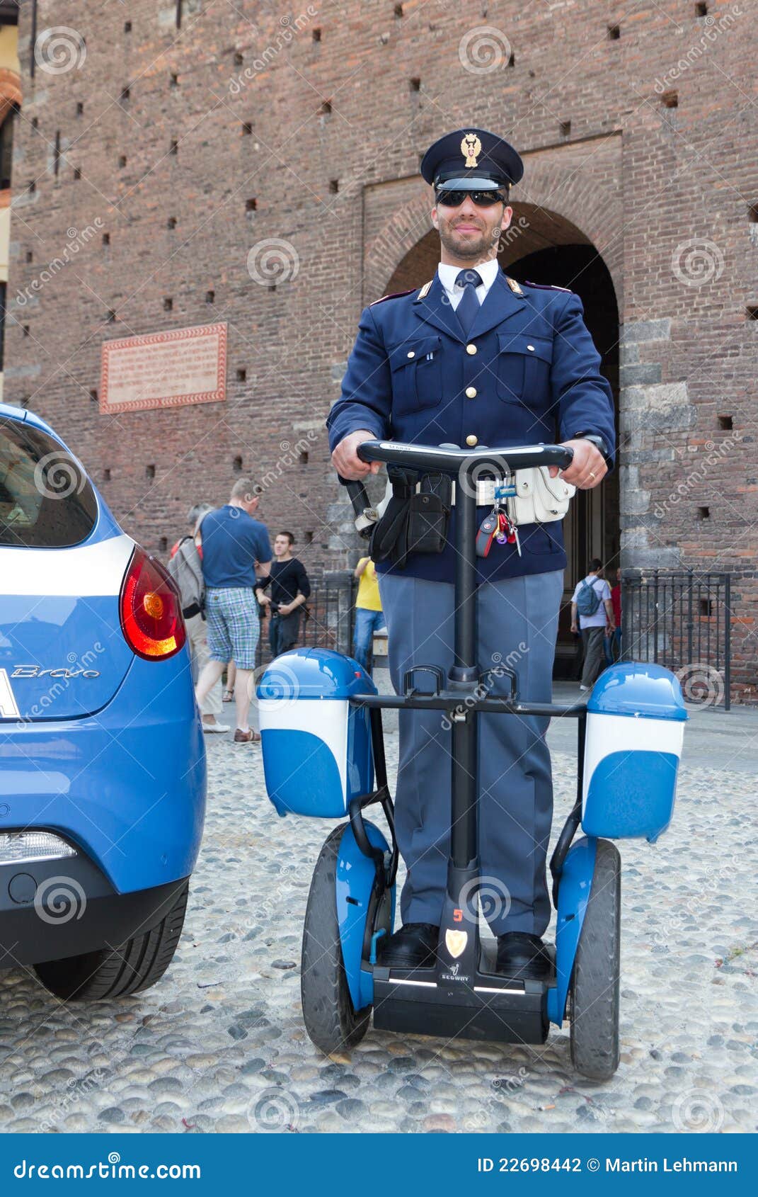 police-segway-roller-22698442.jpg