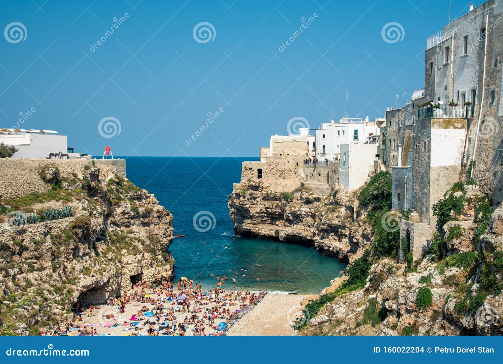 krigerisk Mus Northern Polignano a Mare Coast in Bari, Italy during Summer with Turquoise Blue  Water in the Sea Editorial Stock Image - Image of southern, coast: 160022204