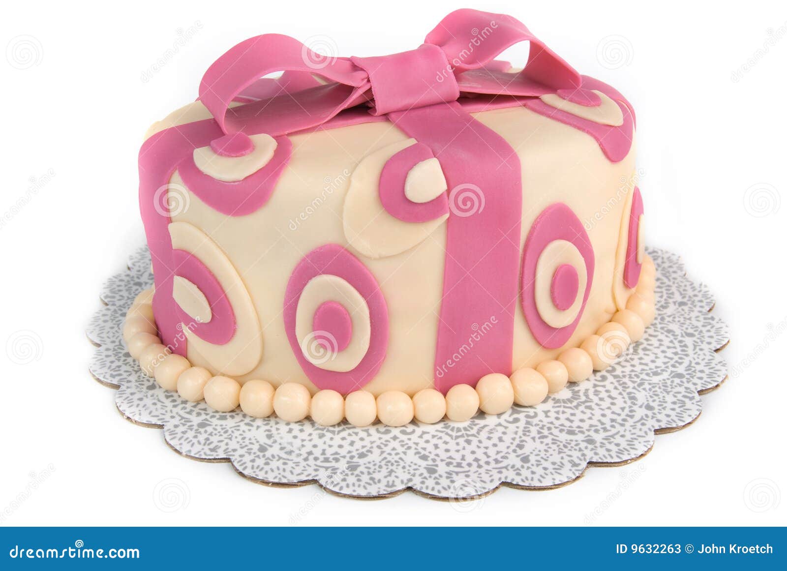 Gâteau perles colorées  Beautiful birthday cakes, Girl cakes