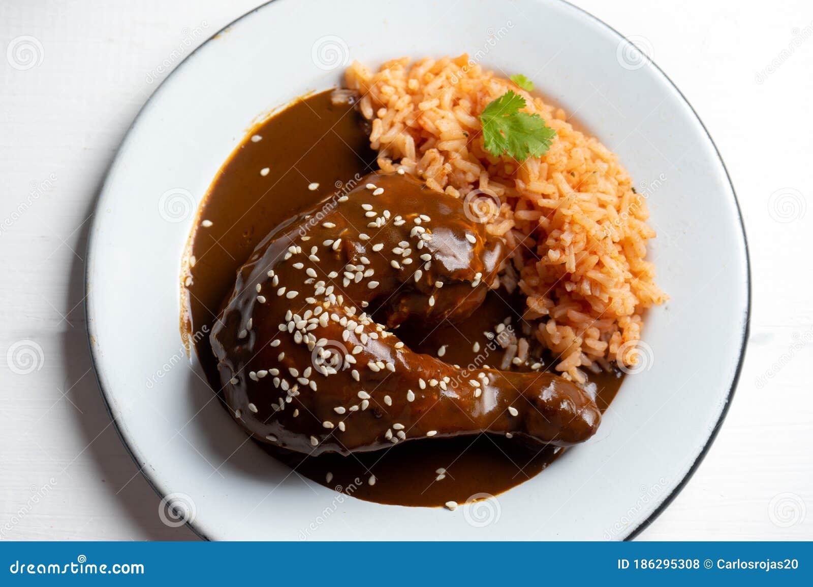 Pollo Mexicano Con Mole Y Arroz Rojo Foto de archivo - Imagen de topo,  chile: 186295308