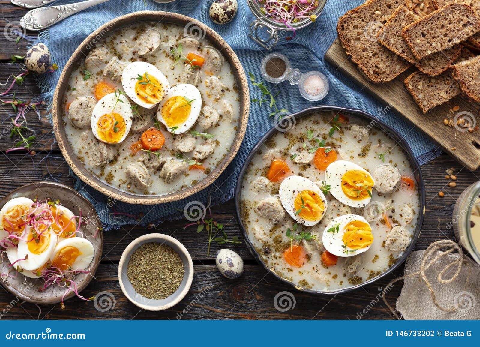 Polnische Sauerteigsuppe - Zurek Oder Weißer Borschtsch Gedient Mit Ei ...