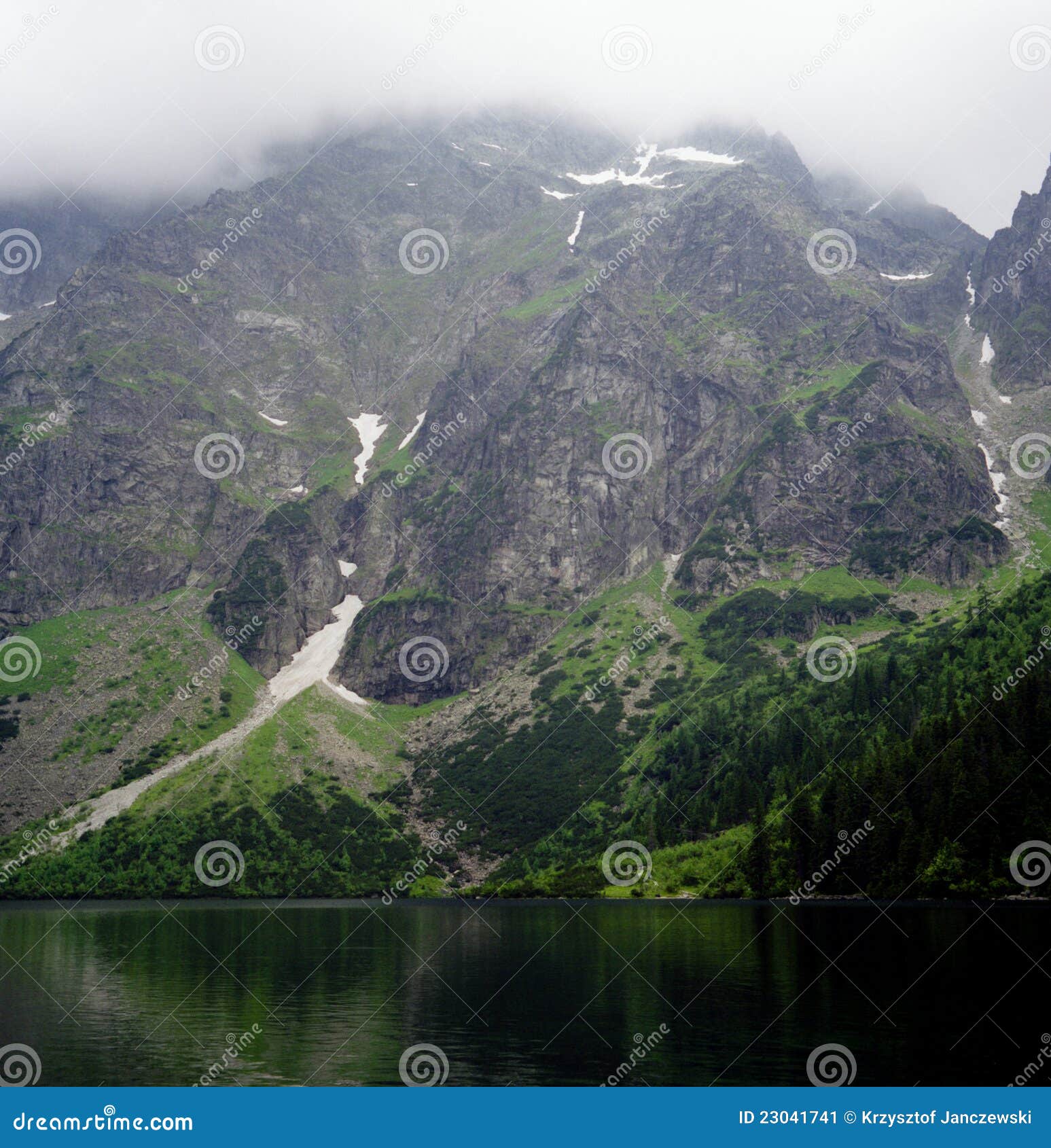 Polnische Tatra Berge. stockbild. Bild von polen, teich 23041741