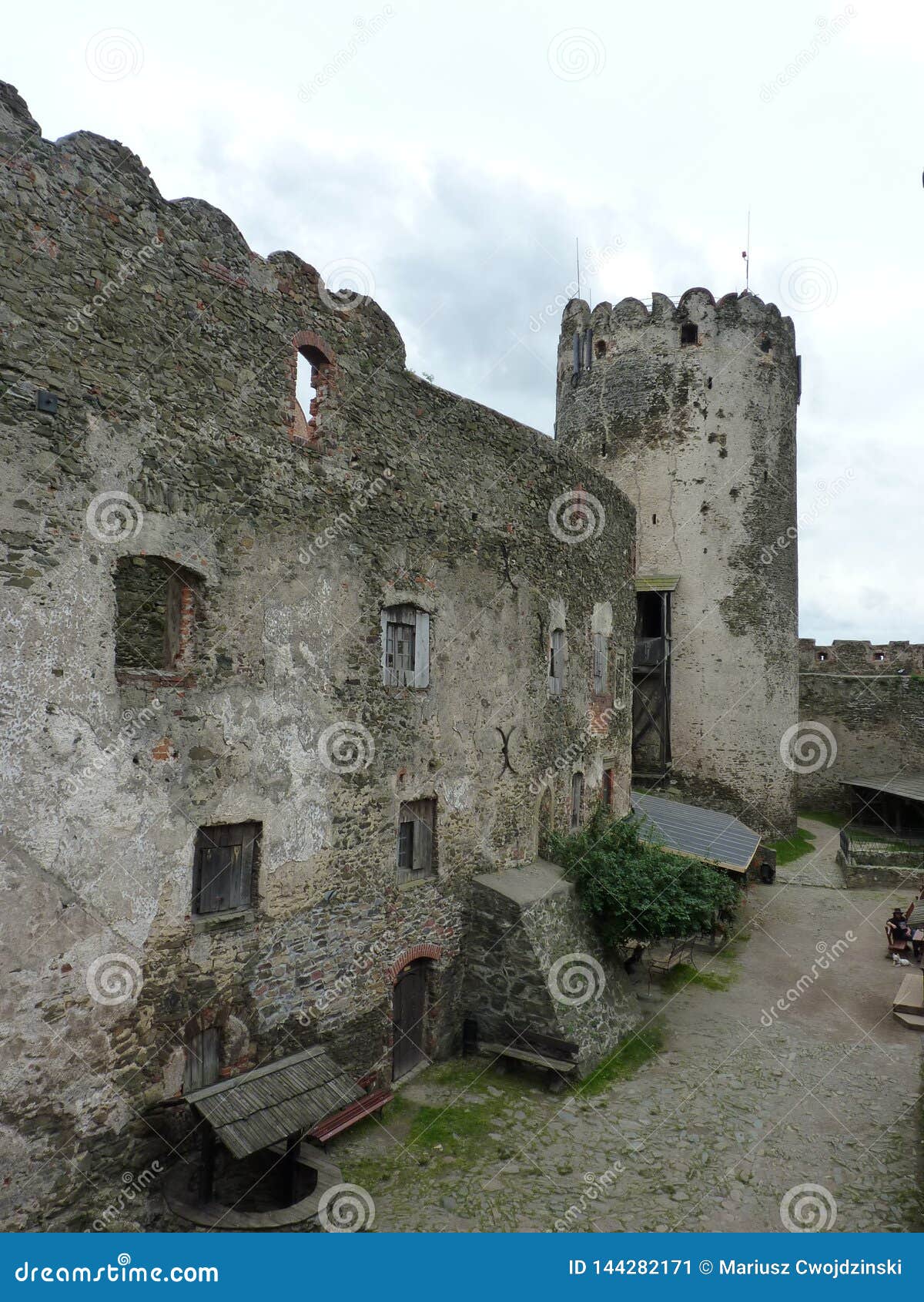 Polonia W Las Ruinas De Bolka Del Castillo En El W De Bolka Imagen De Archivo Imagen De Ruinas Polonia
