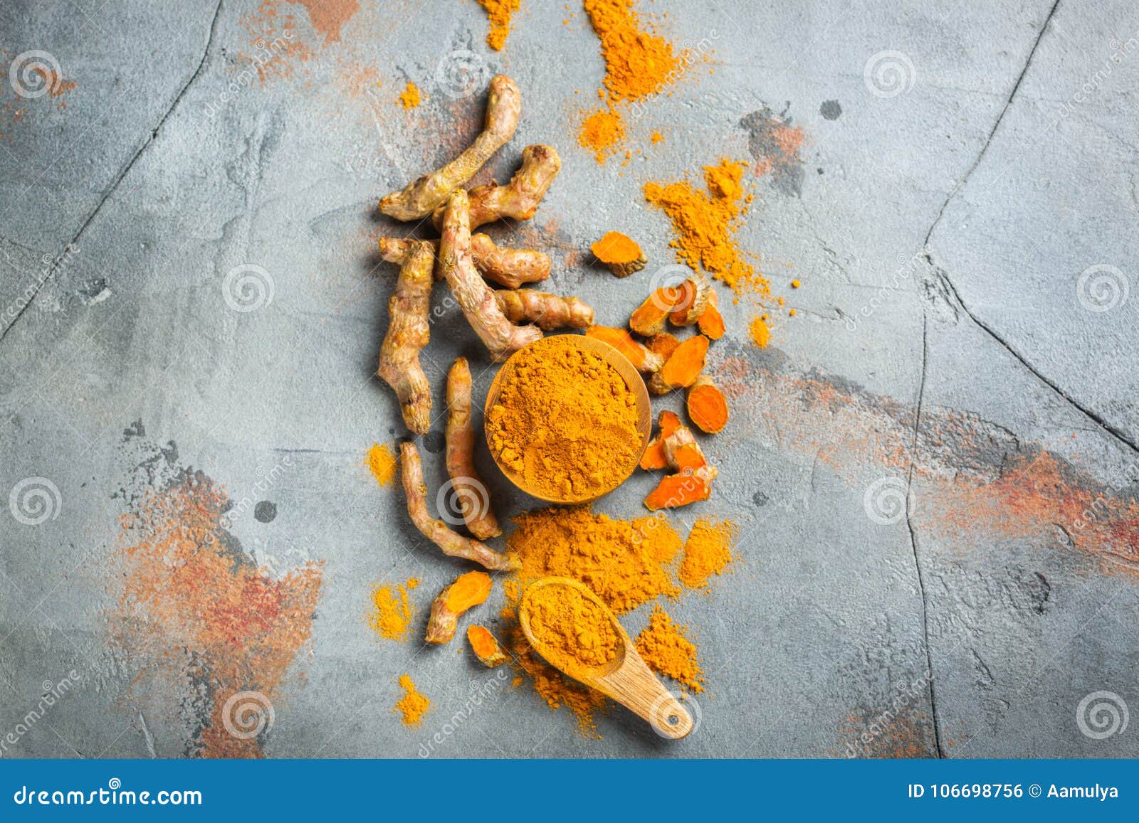 Polvere Cruda Di Curcuma Longa Della Radice Di Curcuma Fotografia Stock - Foto 4