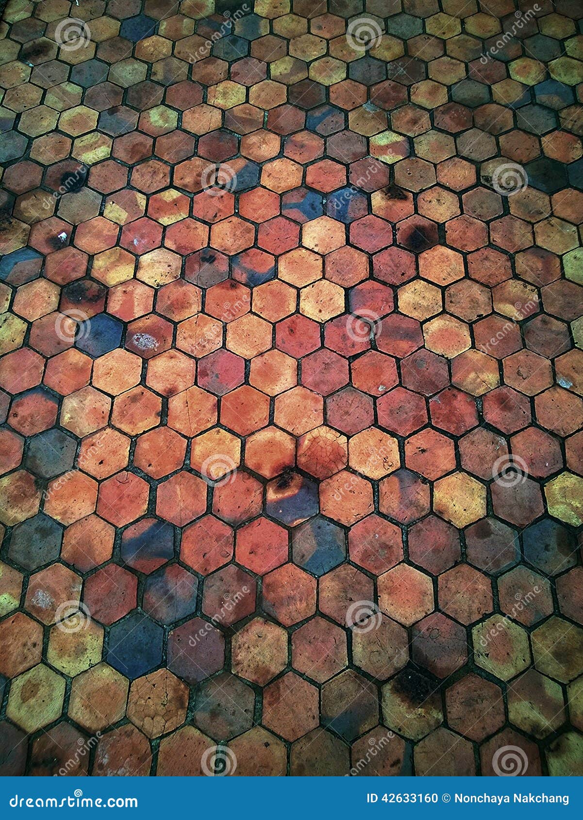 Polygonziegelstein-Bodenbeschaffenheit. Hexagonziegelsteine ausgerichtet auf dem Boden