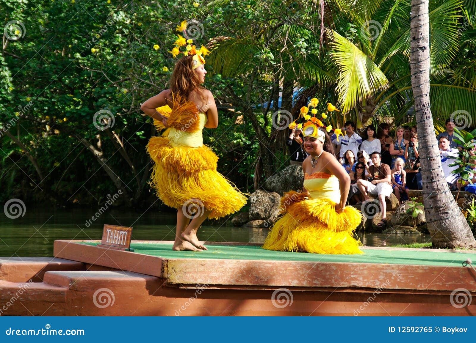 Polynesian Cultural Center editorial image. Image of female 12592765