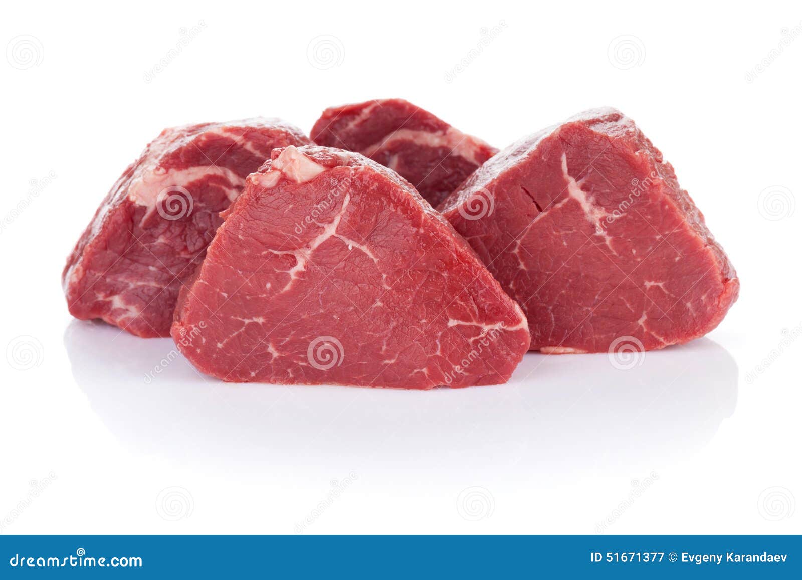 Polędwicowego stku wołowiny mięso pojedynczy białe tło
