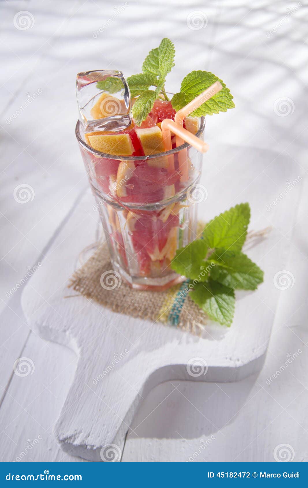 Pomelo Del Rojo De La Bebida Foto de archivo Imagen de vegetariano