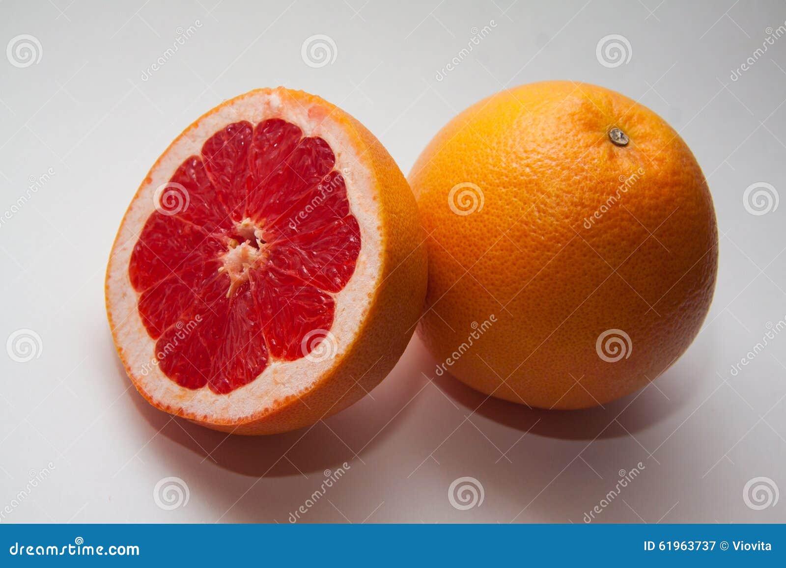 Pomelos en blanco imagen de archivo. Imagen de fibra 61963737