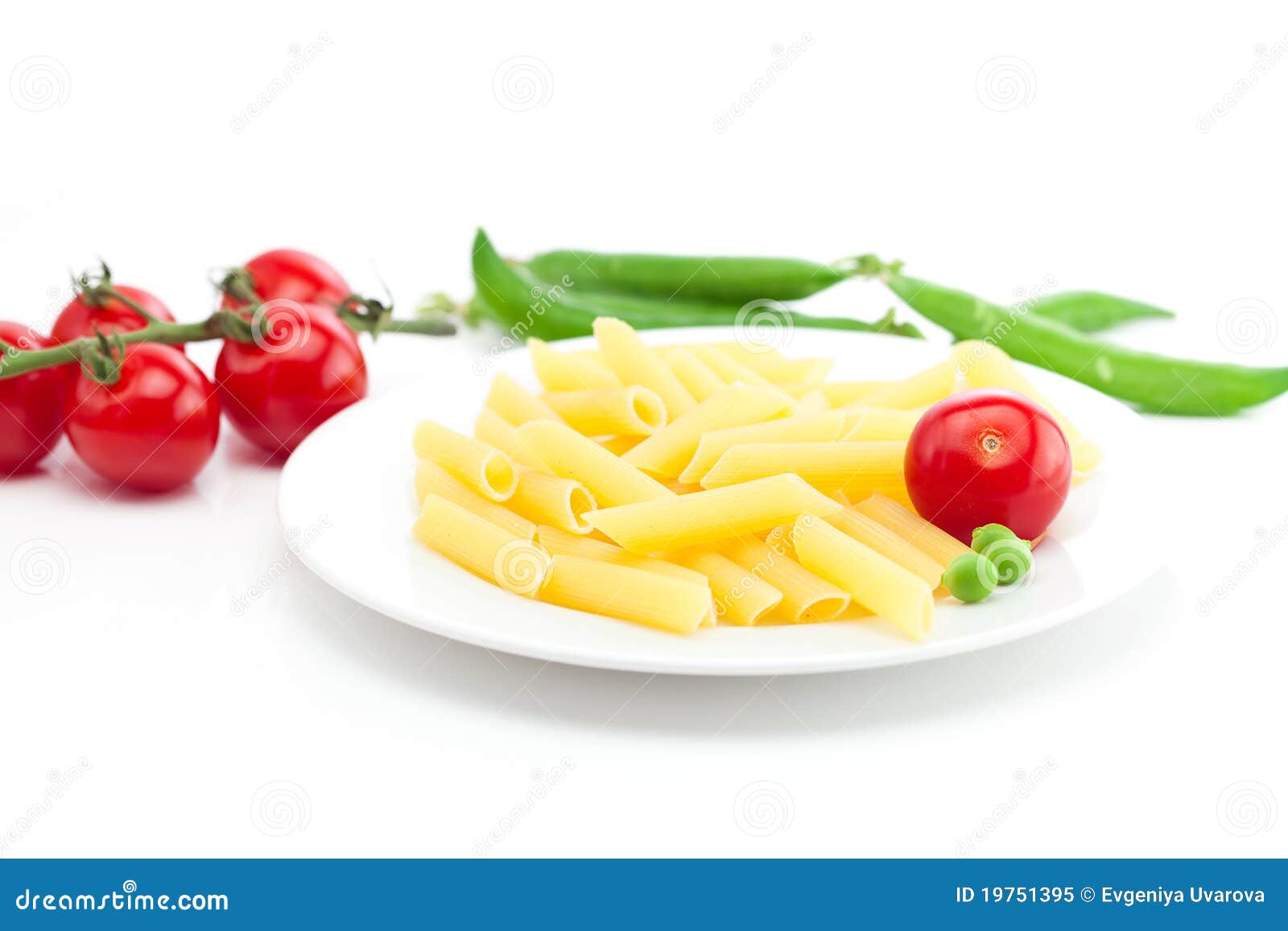 Pomodoro, piselli e pasta immagine stock. Immagine di organico 19751395