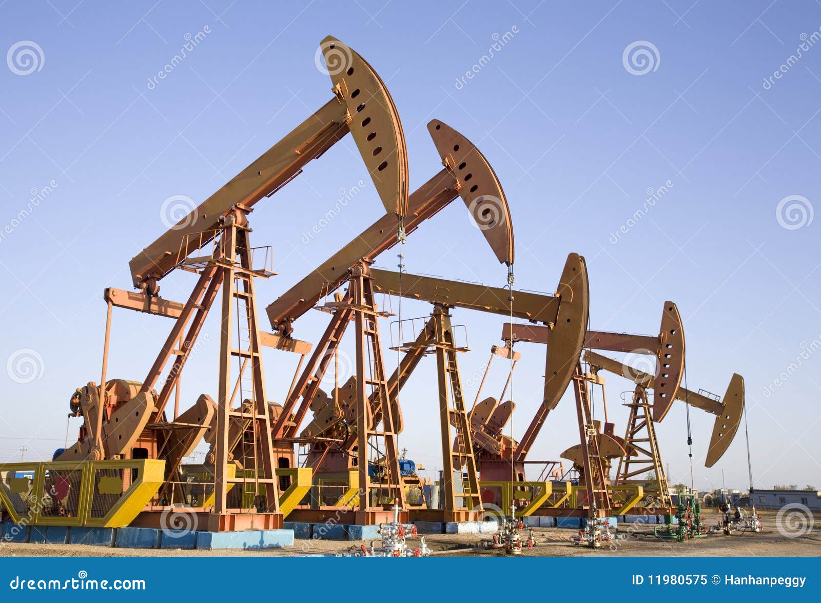 Pompe de pétrole image stock. Image du exploration, énorme - 11980575