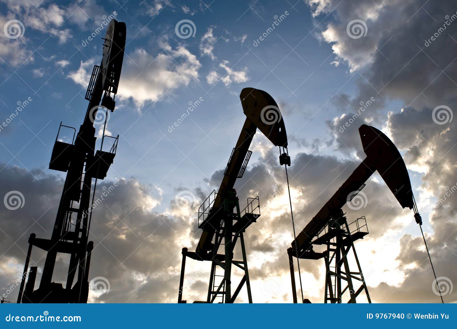 Pompe de pétrole photo stock. Image du automobile, entreprise - 9767940