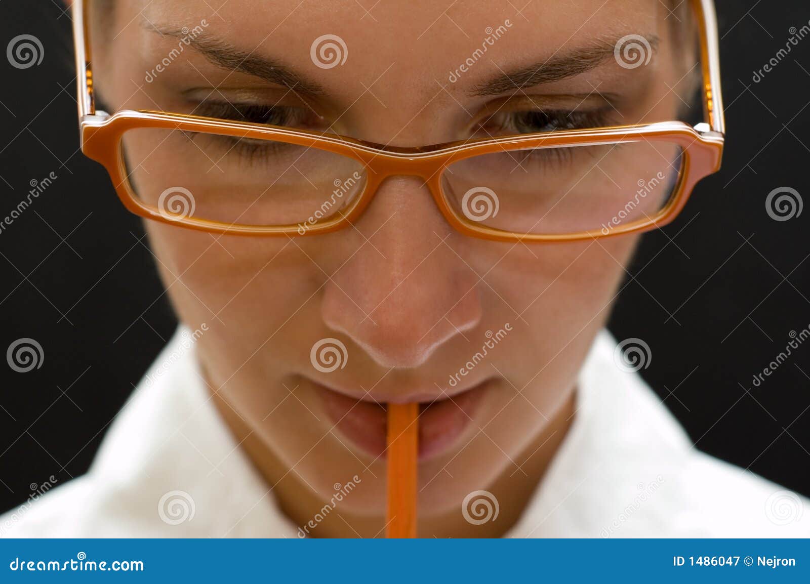Pomysł. Zdjęcia okularów biznesowych pomarańczowa kobieta