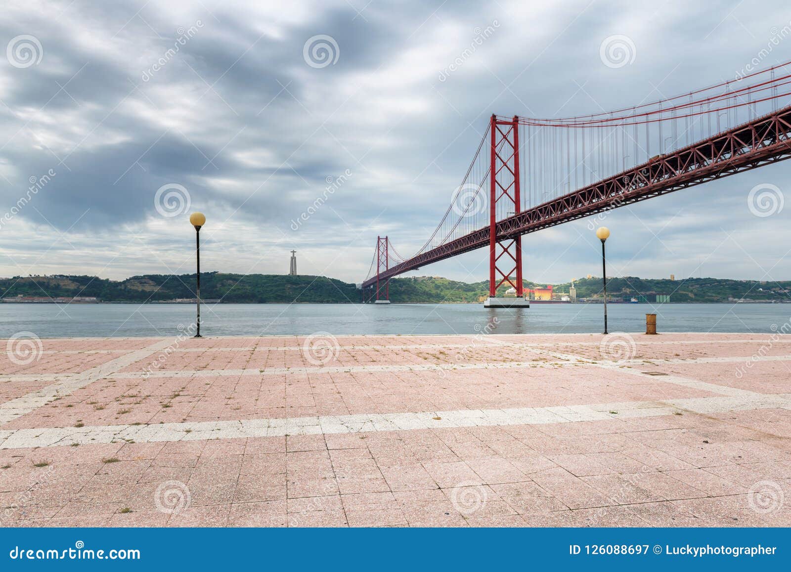 Pont A Lisbonne Portugal Image Stock Image Du Pont 126088697