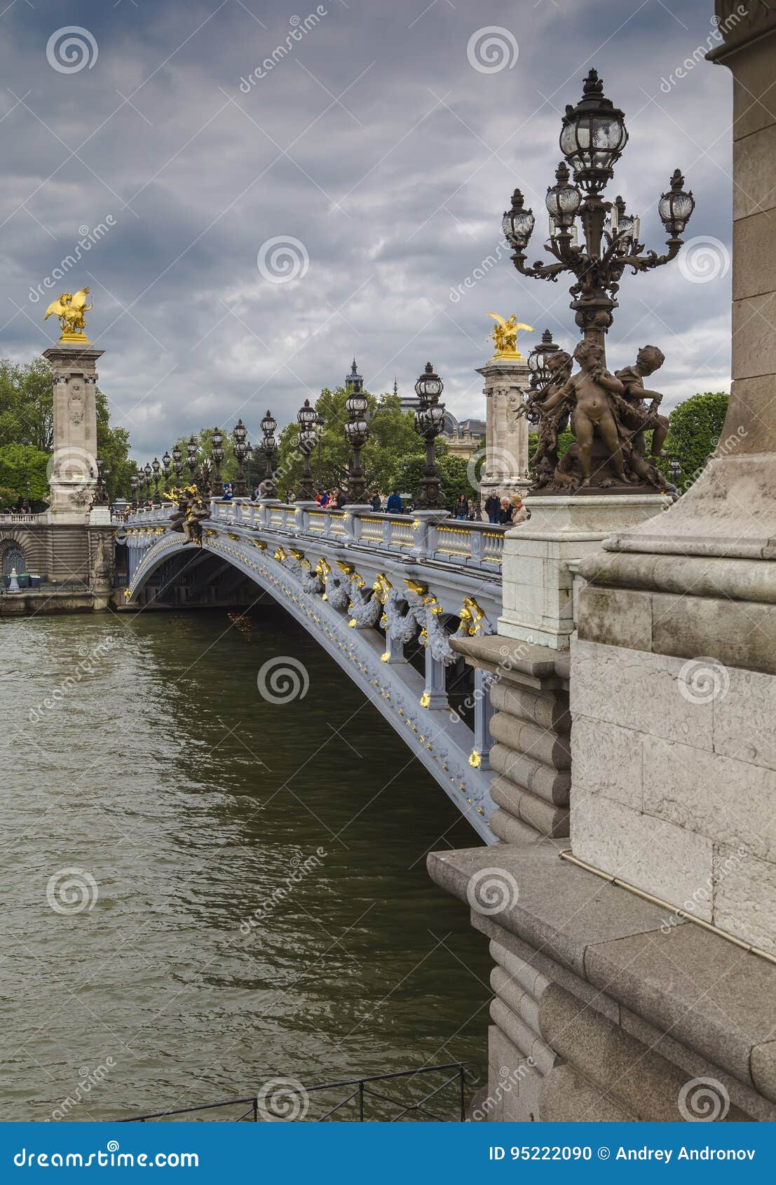 Pont Alexandre III redactionele afbeelding. Image of historisch - 95222090