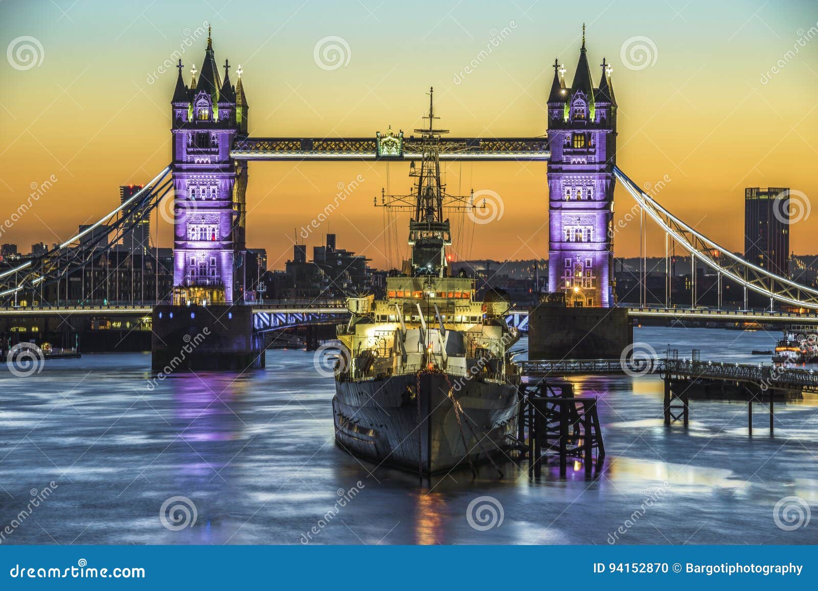 Pont De Tour Au Lever De Soleil à Londres Photo Stock