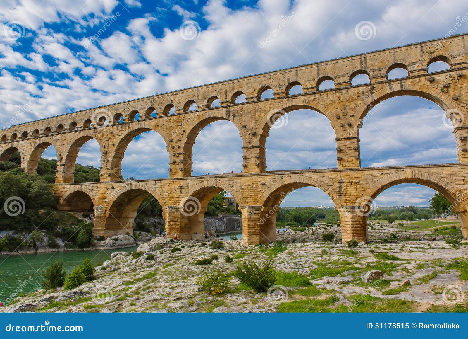 How Old Is The Aqueduct At Nimes 89