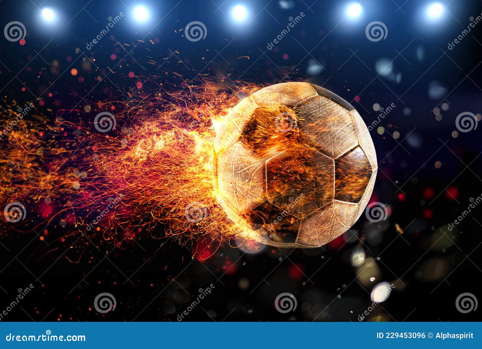 Chute Poderoso De Jogador De Futebol Com Bola De Fogo Imagem de