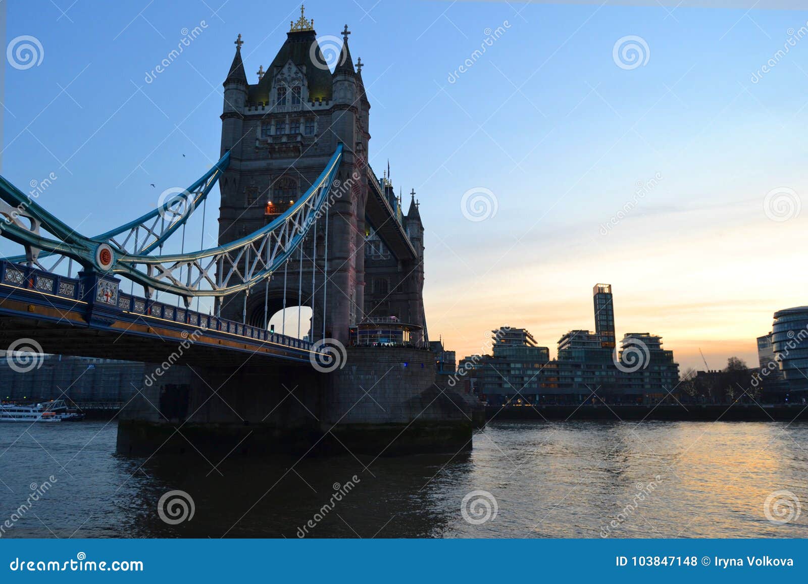 Ponte Da Torre Em Londres Durante O Por Do Sol Foto de Stock Editorial