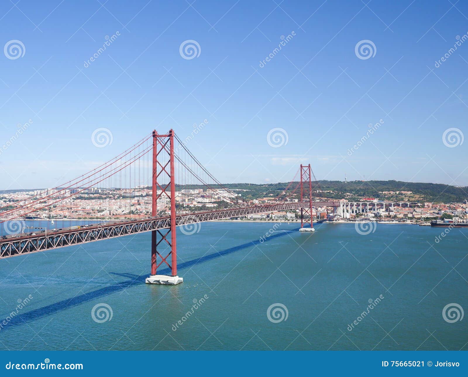 ponte 25 de abril in lisbon, portugal