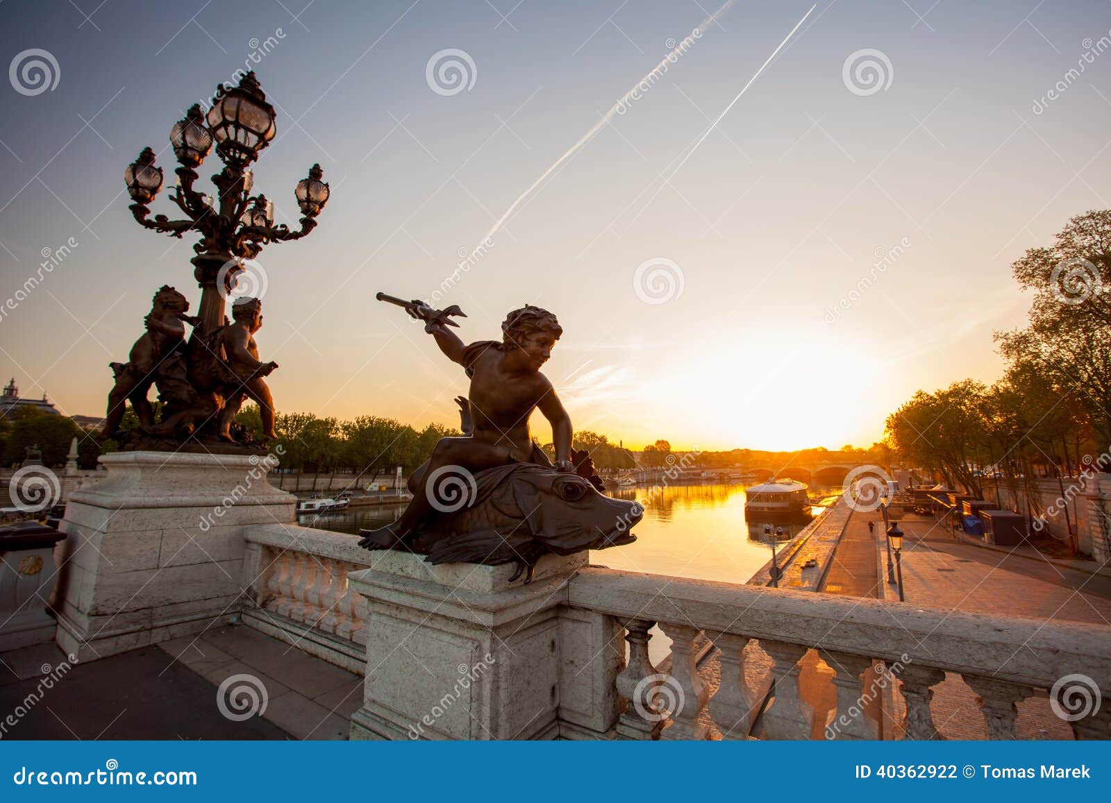 Ponte Di Alexandre III Contro Il Tramonto a Parigi, Francia Fotografia ...