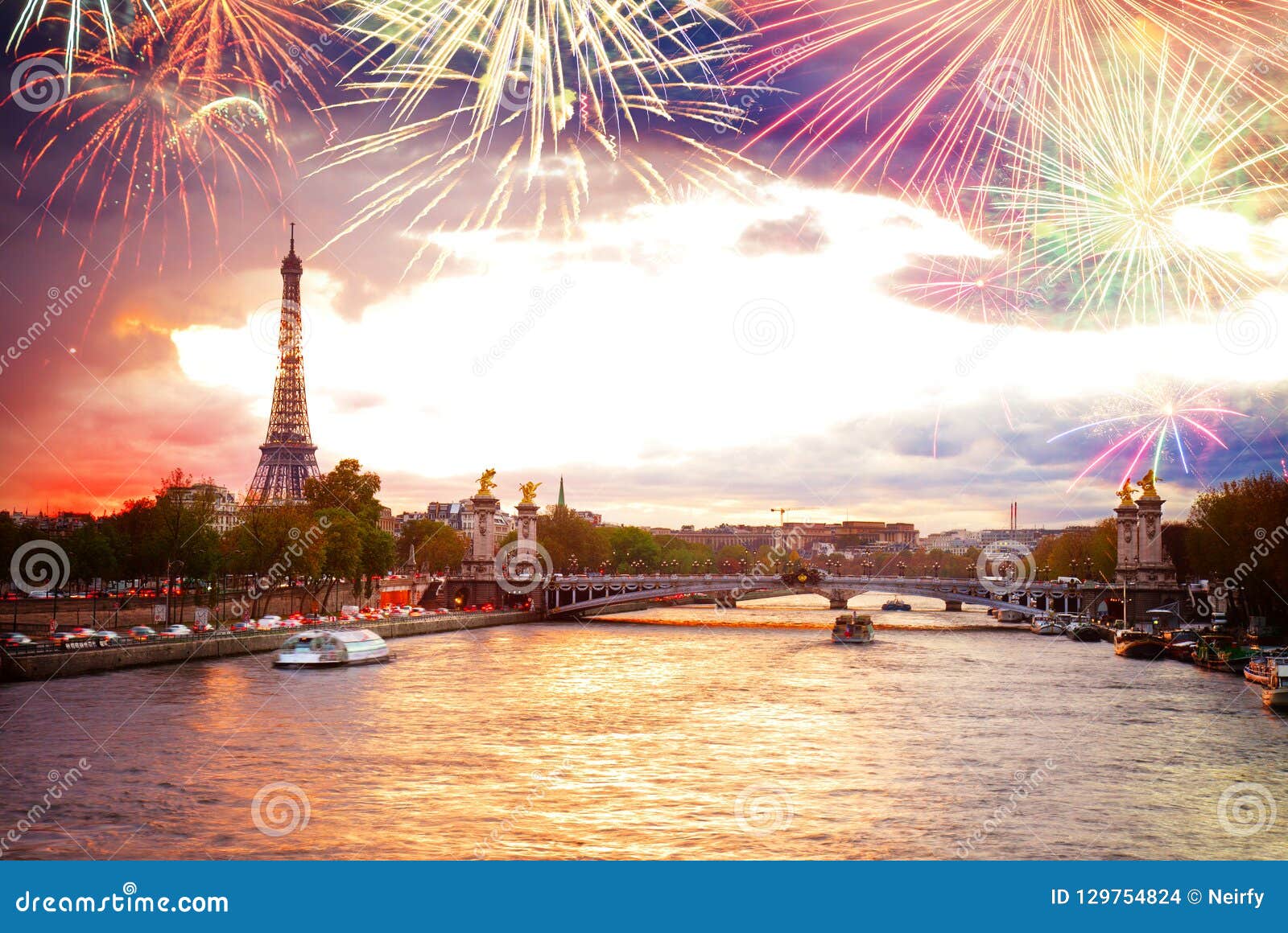 Ponte Di Alexandre III E Torre Eiffel, Parigi, Fotografia Stock ...